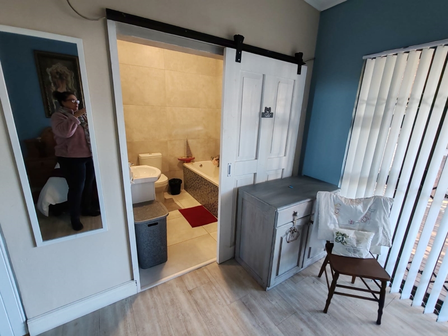 3 Bedroom Property for Sale in De Kelders Western Cape